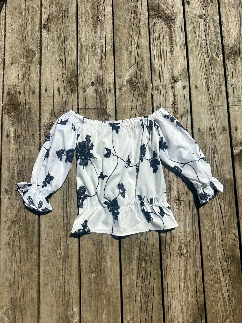 Flower crop top, Off Shoulder black and white